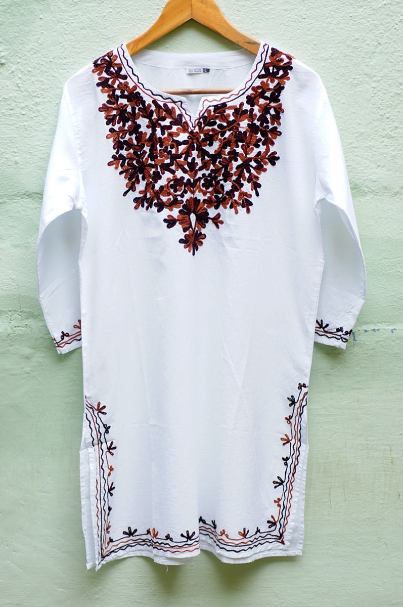 Туника белая с вышивкой (коричневой), хлопок, р-р L.