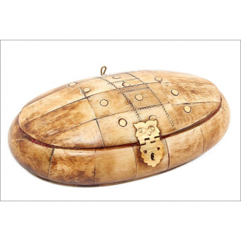 Шкатулка с инкрустацией (кость) 7х5,5,5см